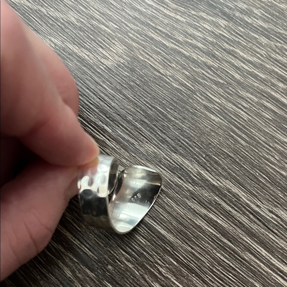 Size 8 925 Silver Textured Ring - Picture 3 of 4